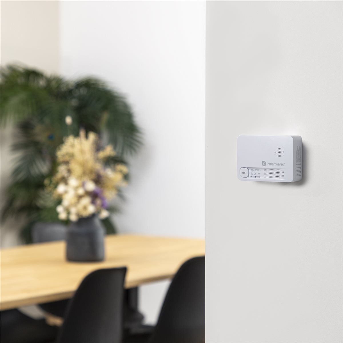 Smartwares CO-Melder montiert an einer Wand im Wohnraum